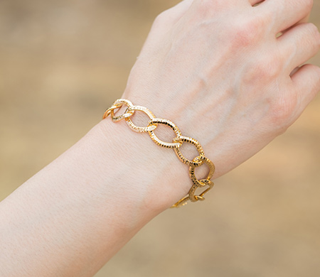 Vergoldete Armbänder